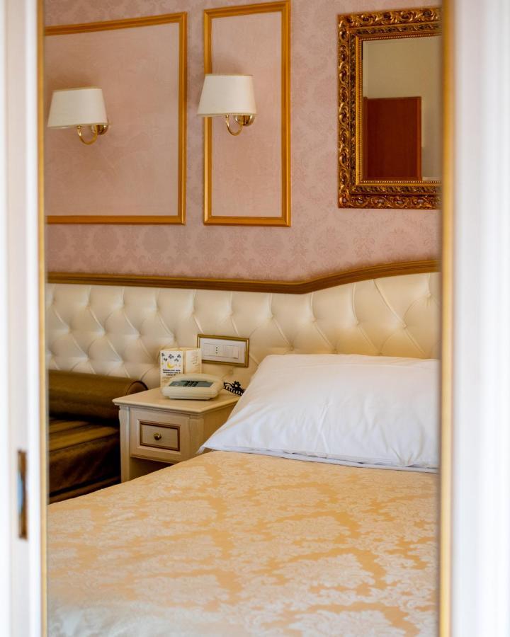 Hotel Mazzanti Морской Милан Экстерьер фото