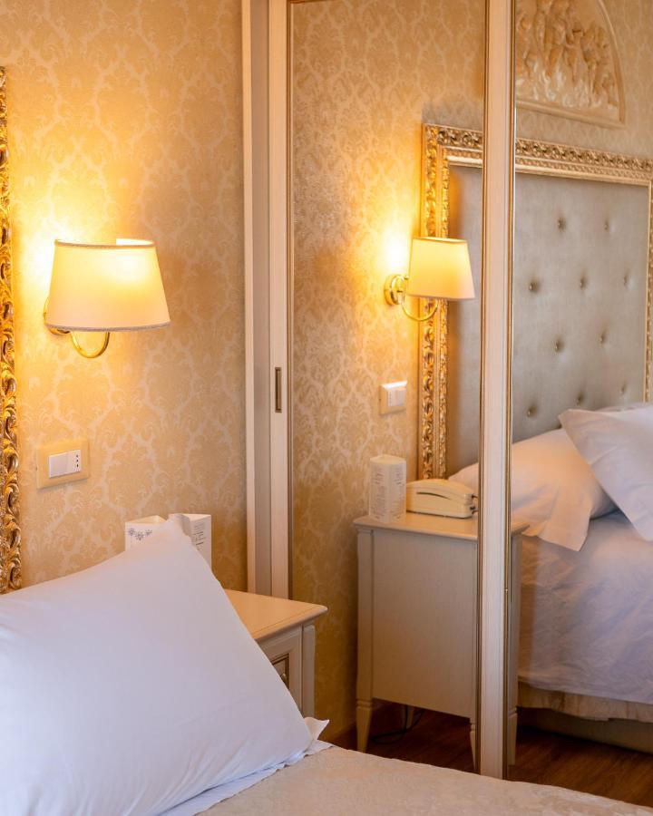 Hotel Mazzanti Морской Милан Экстерьер фото
